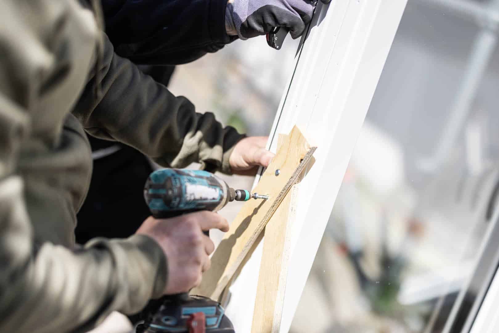 Montering af ny ramme til udskiftning af dør